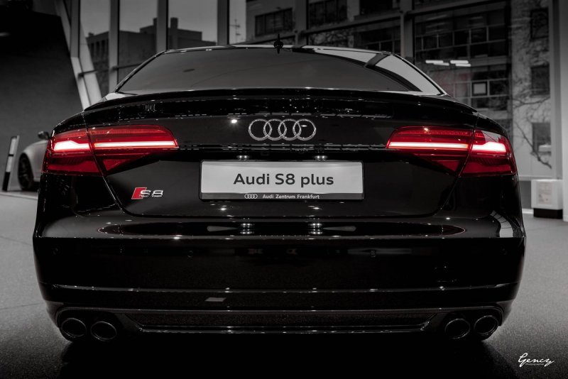 Audi s8 Plus черная