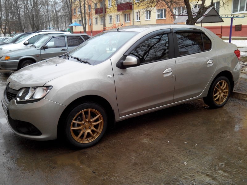 Рено Логан 2015 года серебристая