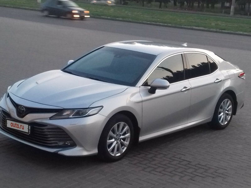 Toyota Camry 2020 черная