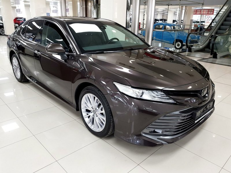 Toyota Camry коричневый металлик