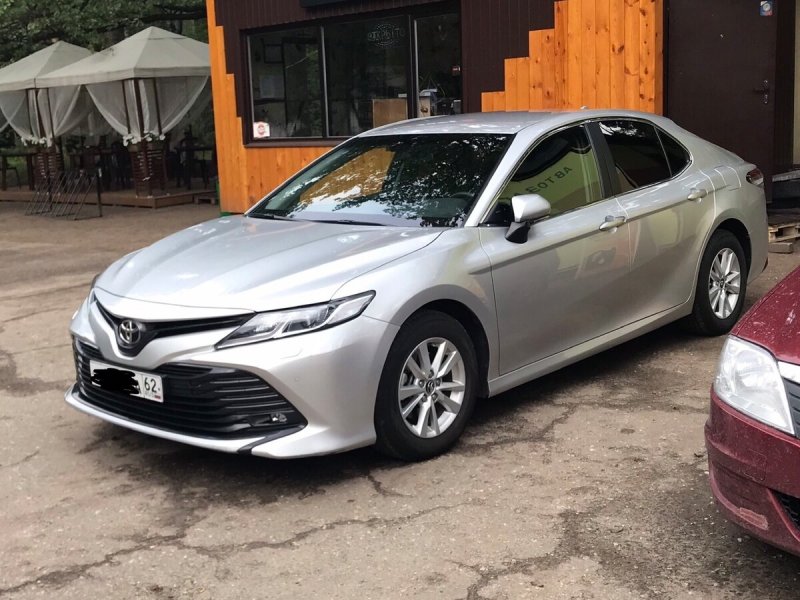 Toyota Camry xv70 серебристая