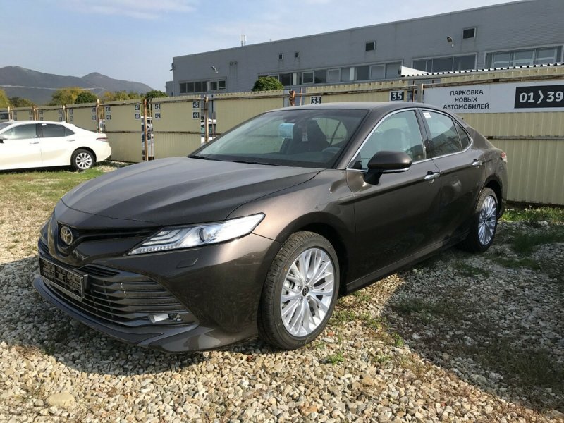 Toyota Camry 2018 серая