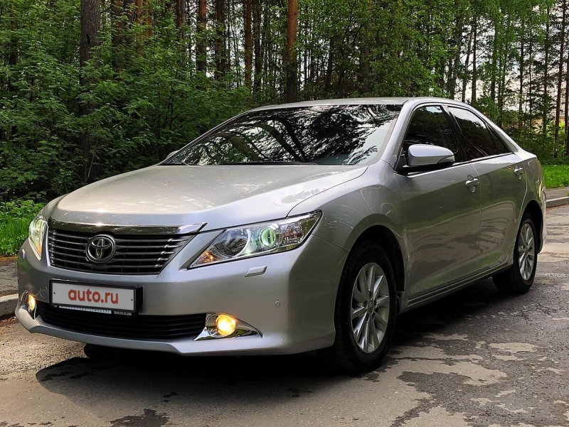 Toyota Camry xv70 серебристый металлик