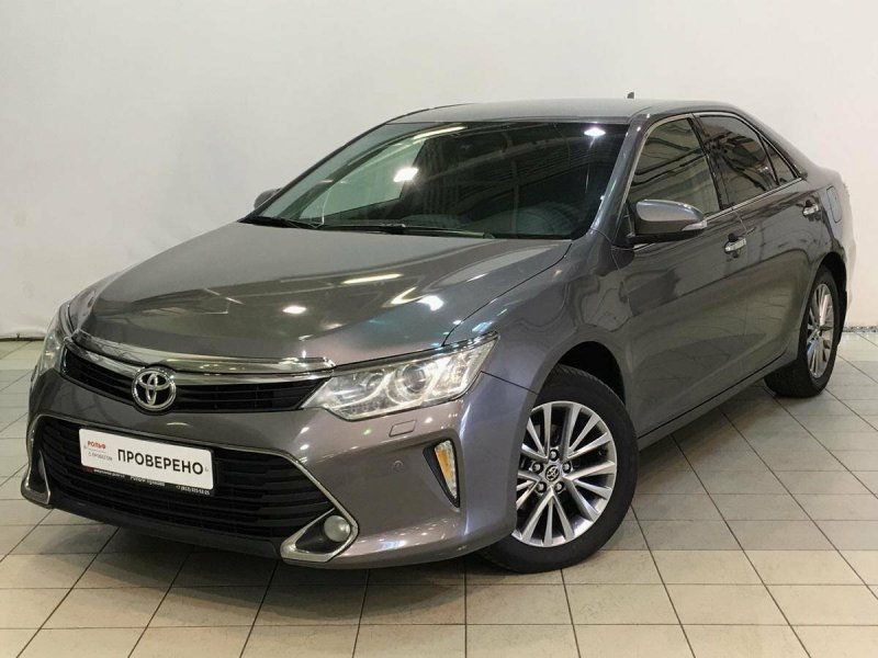 Toyota Camry xv70 серебристая