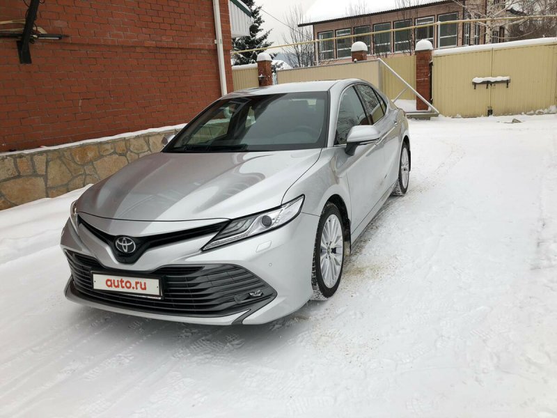 Toyota Camry xv70 серебристый металлик