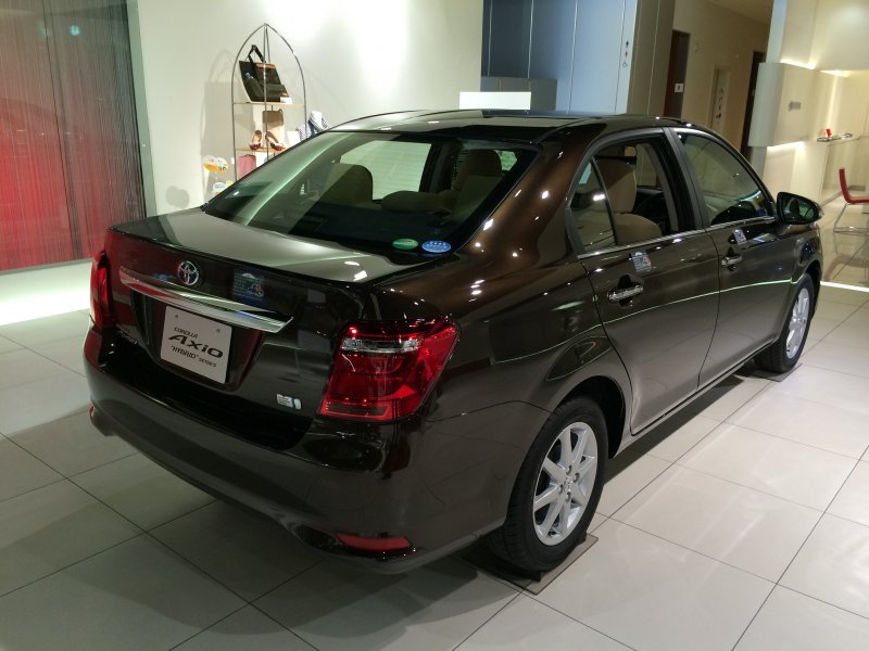 Toyota Corolla Axio 2015