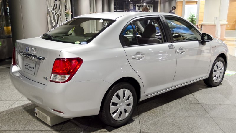 Toyota Corolla Axio 2012