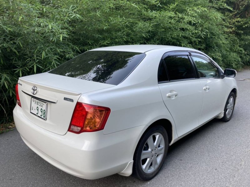 Toyota Corolla Axio 2012