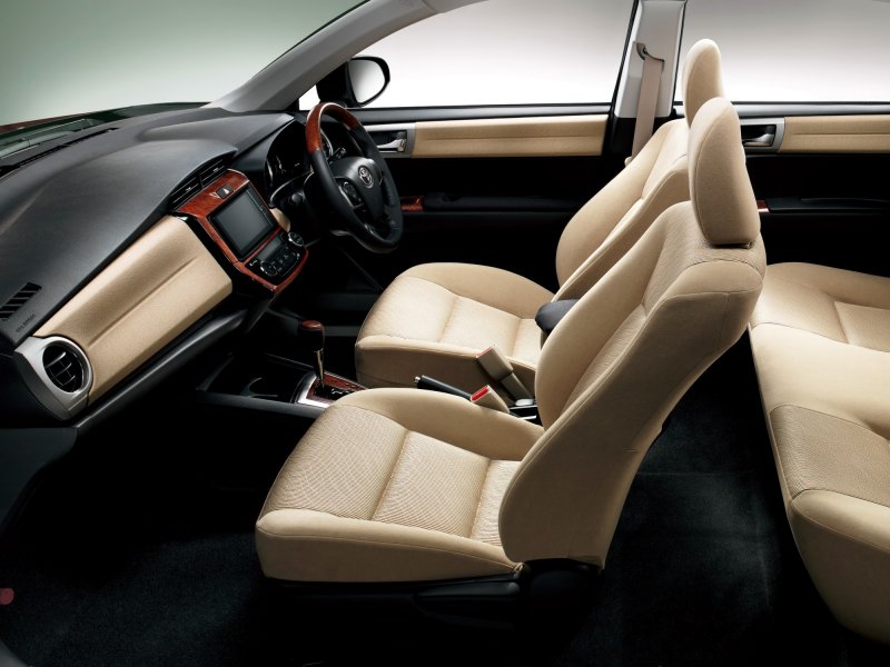 Toyota Corolla Axio 2016 салон