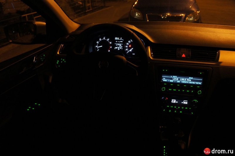 Skoda Octavia салон ночью