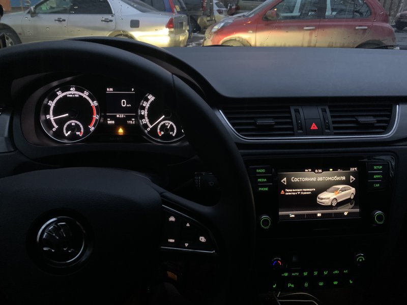 Skoda Rapid 2016 салон ночью