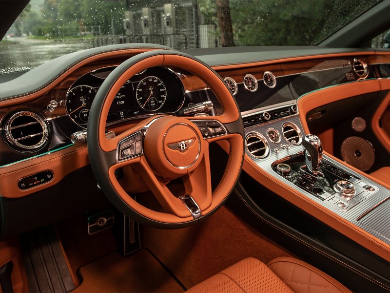 Bentley Continental 2018 салон