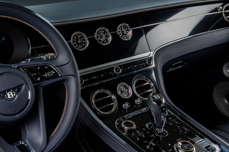 Bentley Continental gt 2021 салон