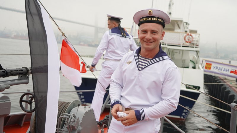 Моряки России