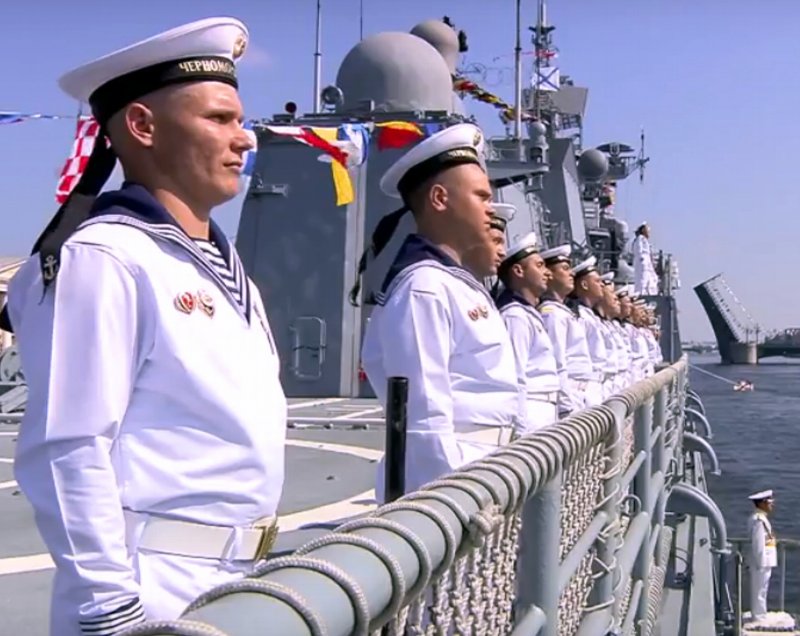 Военные моряки на корабле