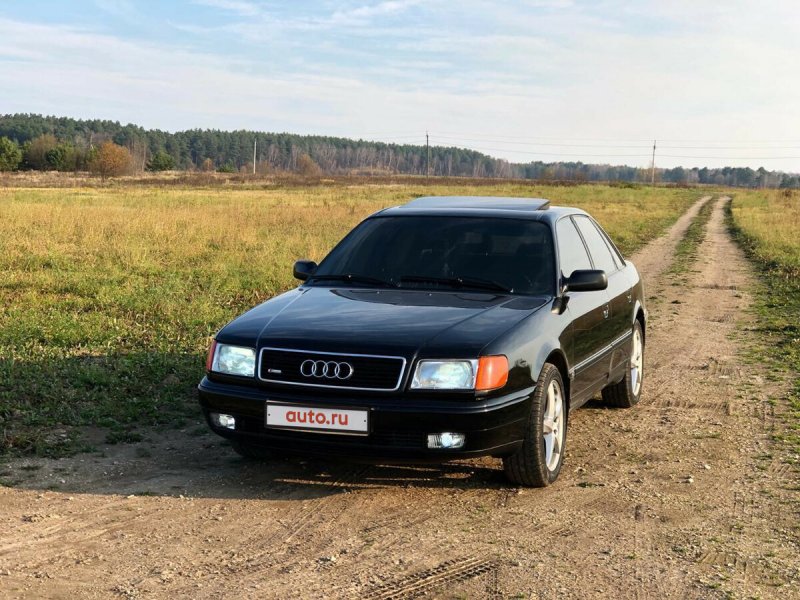 Ауди 100 черная