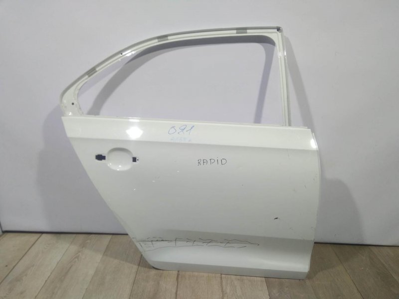 Передняя дверь левая Skoda Rapid