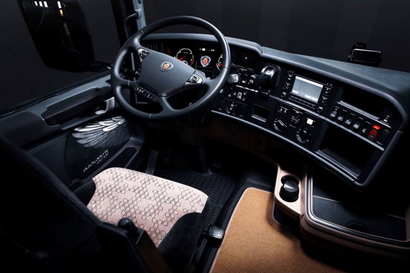 Scania Black Griffin 2018