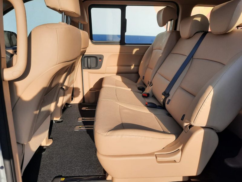 Hyundai h-1 II салон