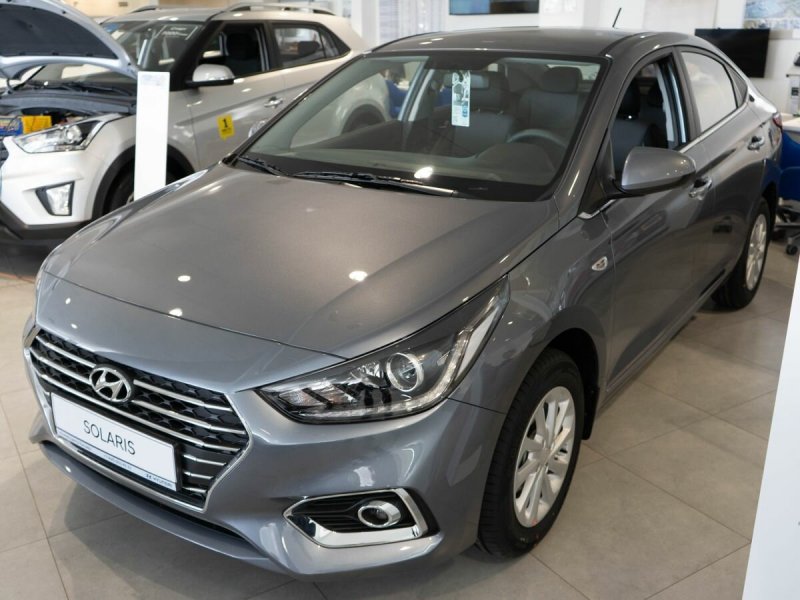 Hyundai Solaris 2018 красный
