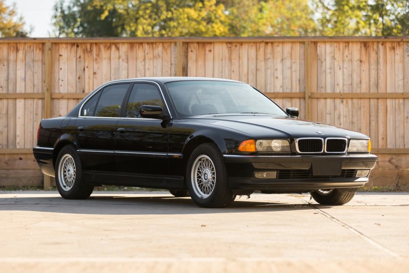 BMW 7 e38 740i