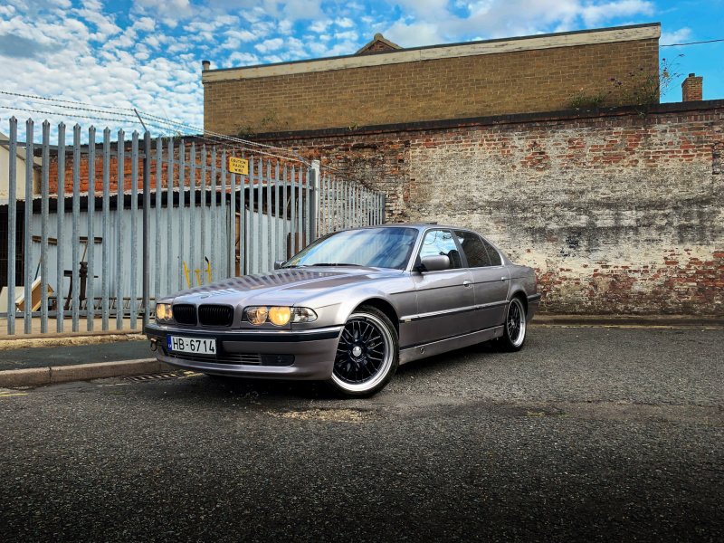 BMW 740i е38