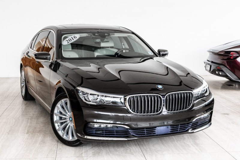 БМВ 740i новая
