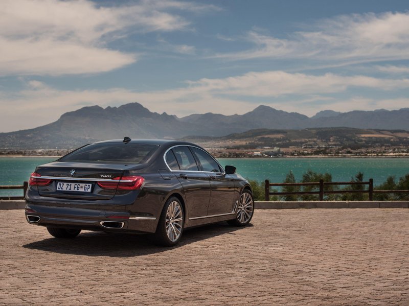БМВ семерка 740i