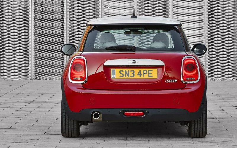 Mini Cooper 2020 сзади