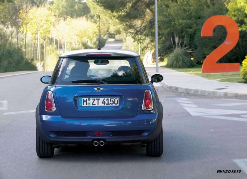 Mini Cooper r50 сзади