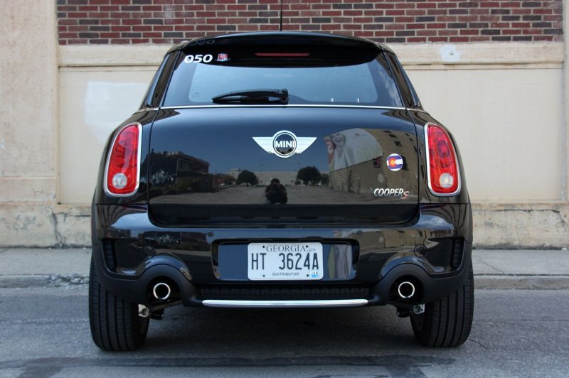 Mini Cooper Countryman сзади