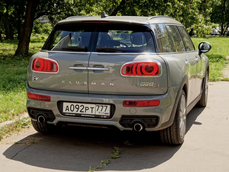 Mini Cooper Clubman сзади