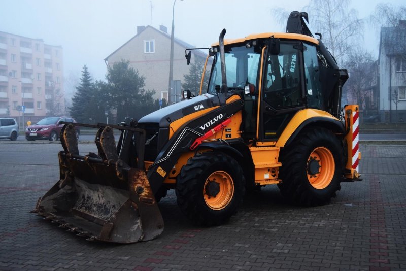 Volvo bl71 кресло