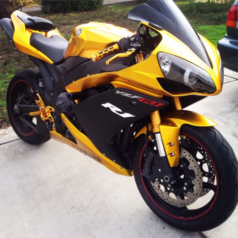 Мотоцикл Yamaha r1