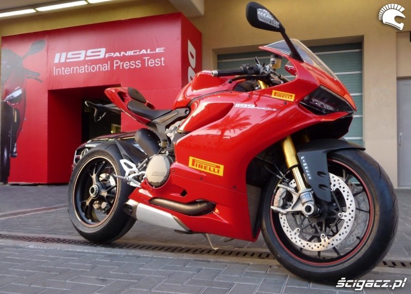 Yamaha r1 2005 красный