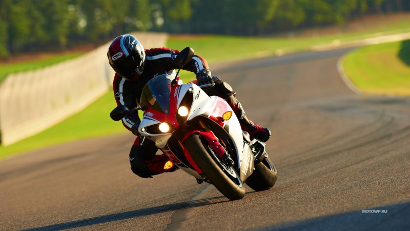 Yamaha YZF-r1 черный