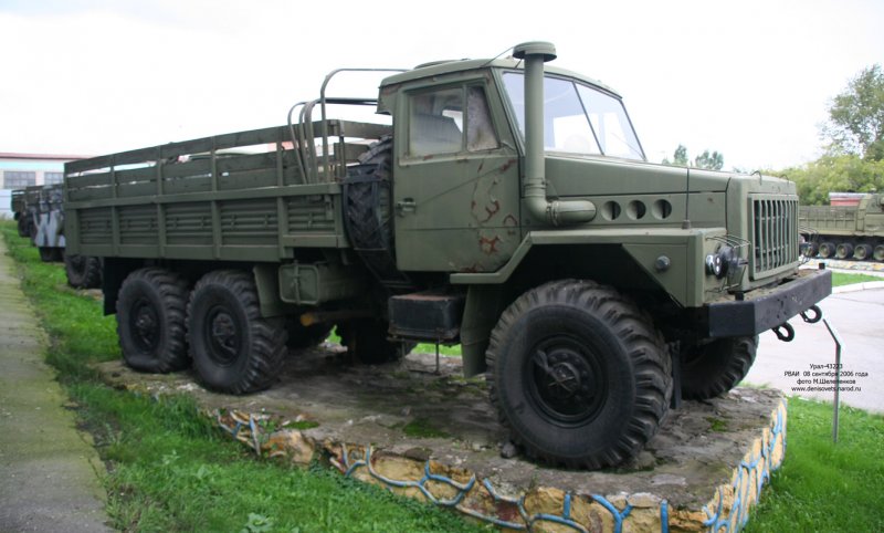Урал 5323 с кабиной КАМАЗ