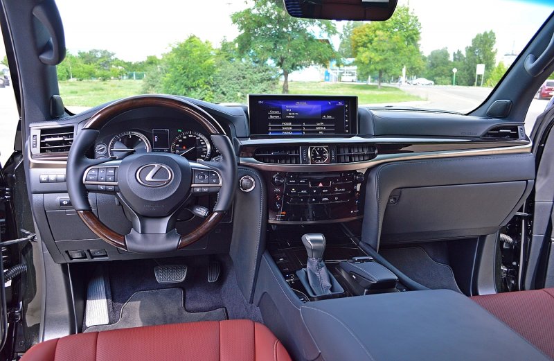 Lexus LX 450 салон