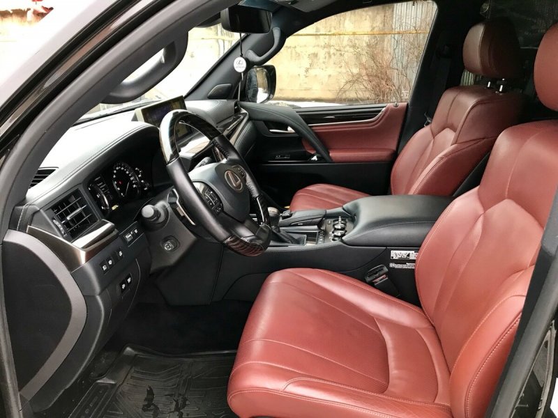 Lexus LX 450d салон