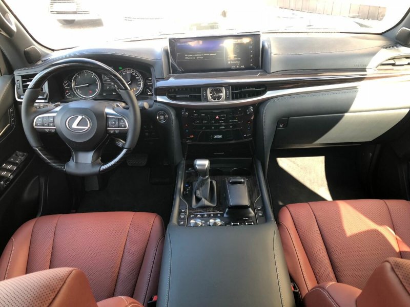 Lexus LX 450d салон