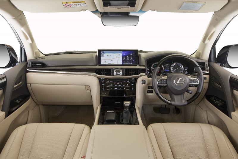 Lexus LX 450d салон