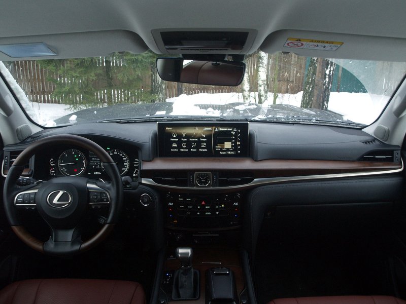 Lexus LX 450d салон