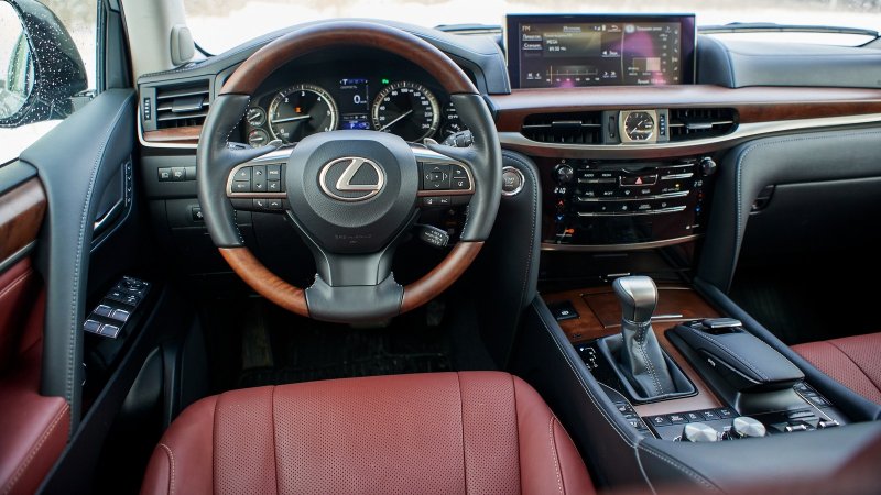 Lexus 450d салон