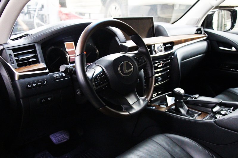 Lexus LX 450 D Interior