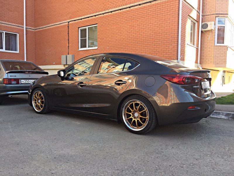 Mazda 3 BM на 17 дисках