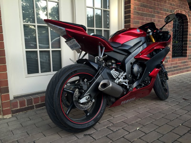 Yamaha r6 Red