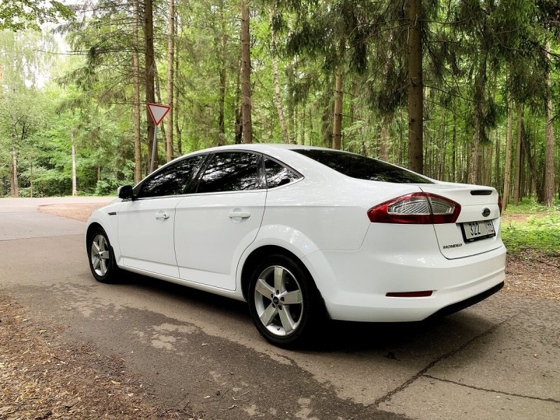 Ford Mondeo 2012 белый