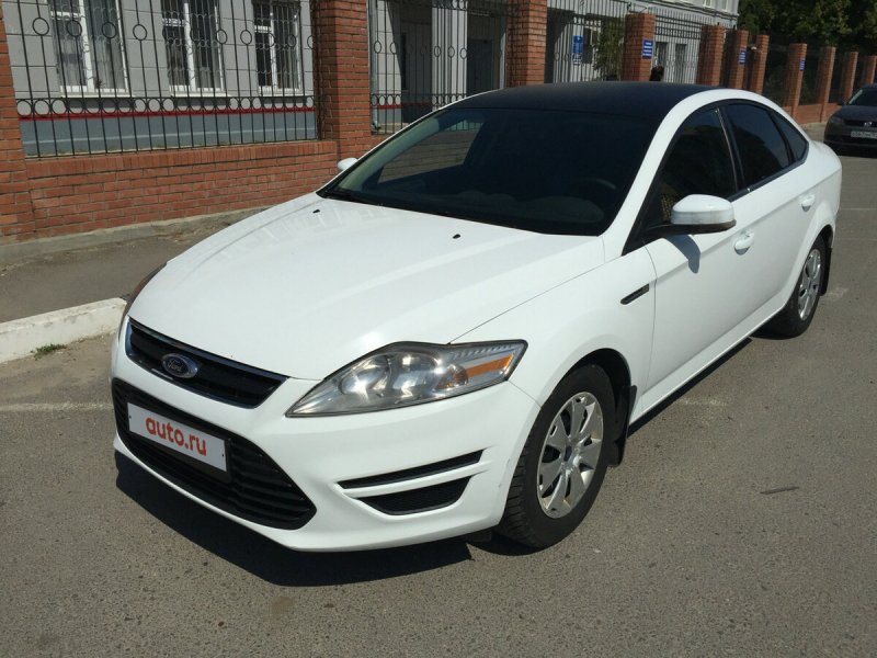 Ford Mondeo белый