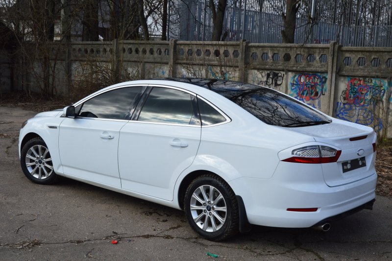 Ford Mondeo 2020 белый