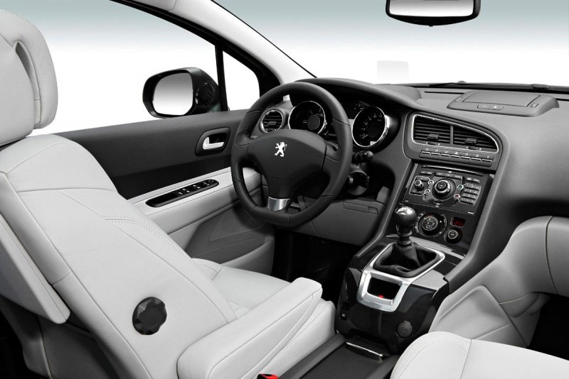 Peugeot 5008 салон